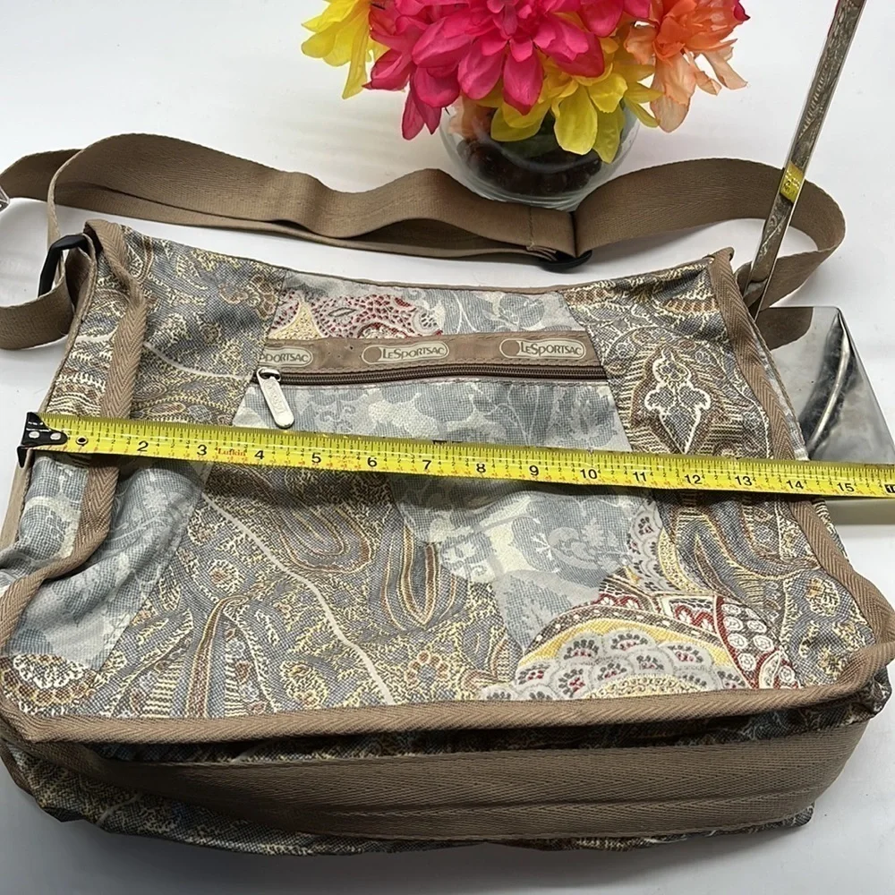 LeSportsac Large Gray Printed Hobo Nylon Crossbody Bag. NYB1719
